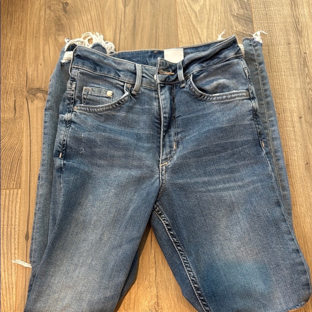 H&M Distressed women’s  Skinny Jeans size 25